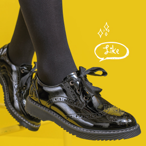 School shoes for deals teenage girl dr martens